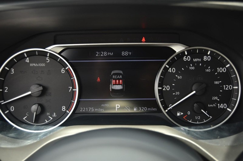 Nissan Rogue Vehicle Image 12
