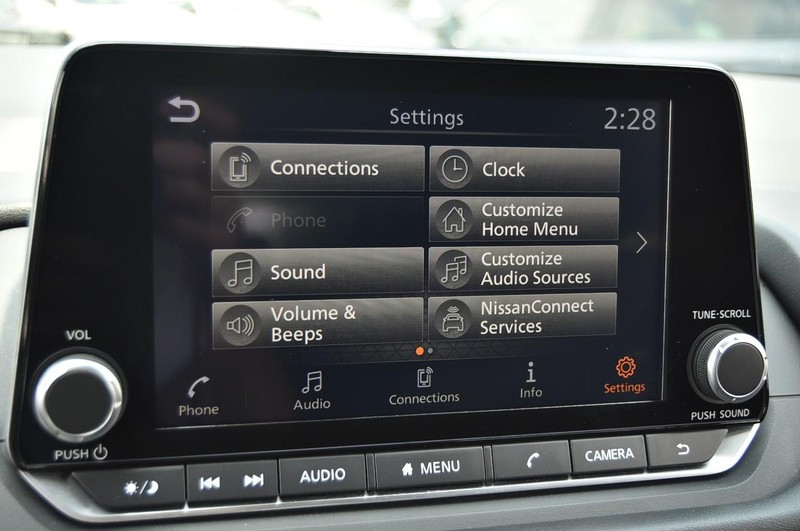 Nissan Rogue Vehicle Image 14