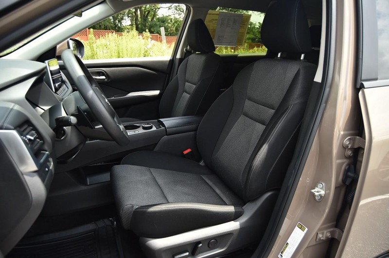 Nissan Rogue Vehicle Image 19