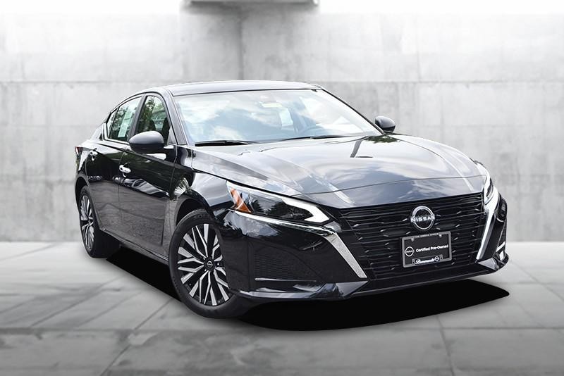 Nissan Altima Vehicle Image 02