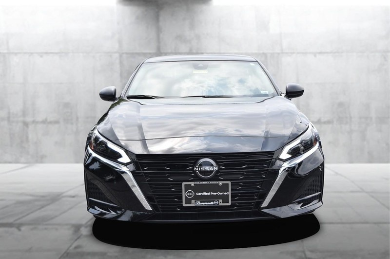 Nissan Altima Vehicle Image 04