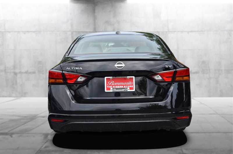 Nissan Altima Vehicle Image 06