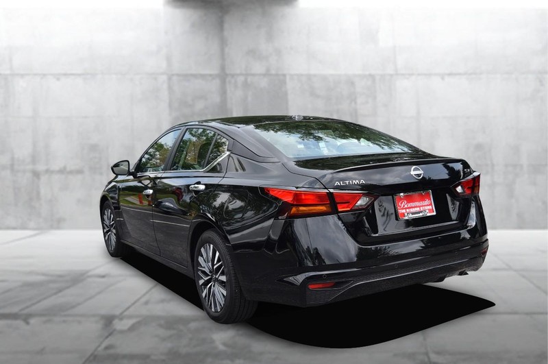Nissan Altima Vehicle Image 07