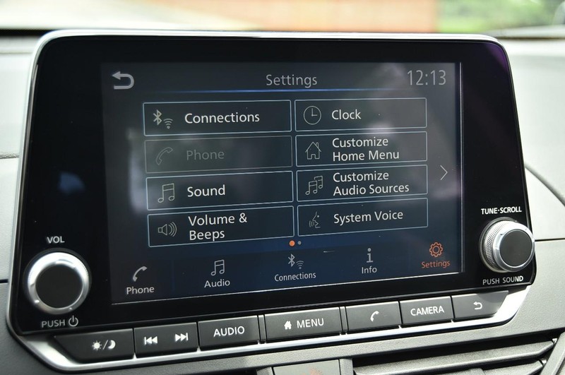 Nissan Altima Vehicle Image 14