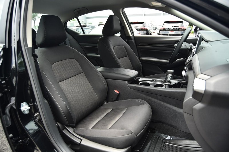 Nissan Altima Vehicle Image 20