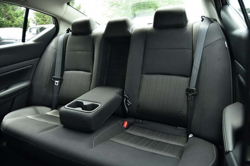 Nissan Altima Vehicle Image 21