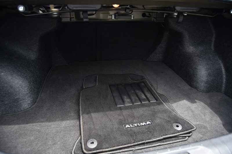 Nissan Altima Vehicle Image 23