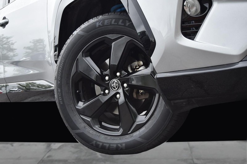 Toyota RAV4 Hybrid Vehicle Image 03