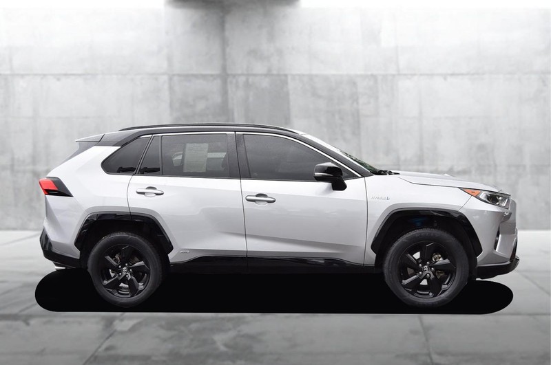 Toyota RAV4 Hybrid Vehicle Image 05