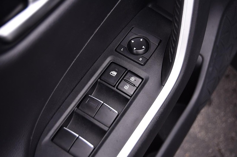 Toyota RAV4 Hybrid Vehicle Image 09