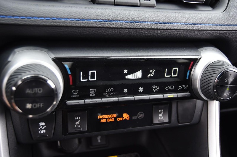 Toyota RAV4 Hybrid Vehicle Image 15