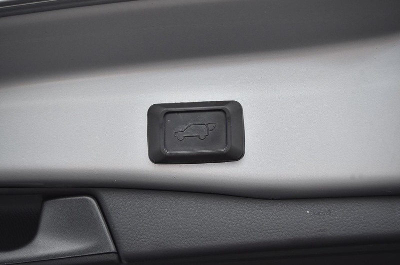 Toyota RAV4 Hybrid Vehicle Image 26