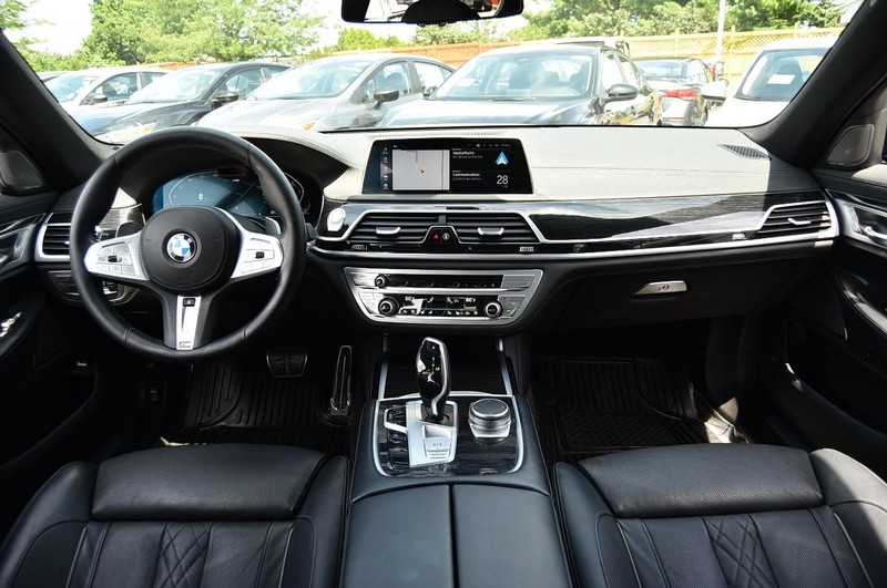 BMW 7 Series Vehicle Image 08