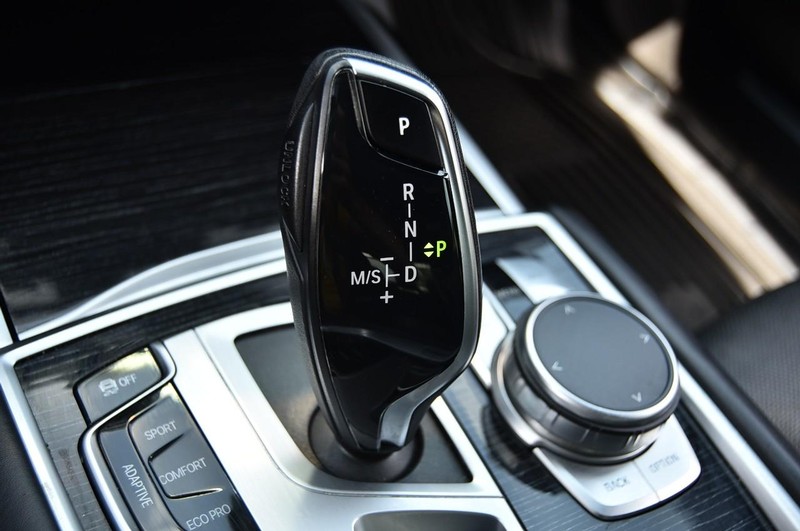 BMW 7 Series Vehicle Image 18