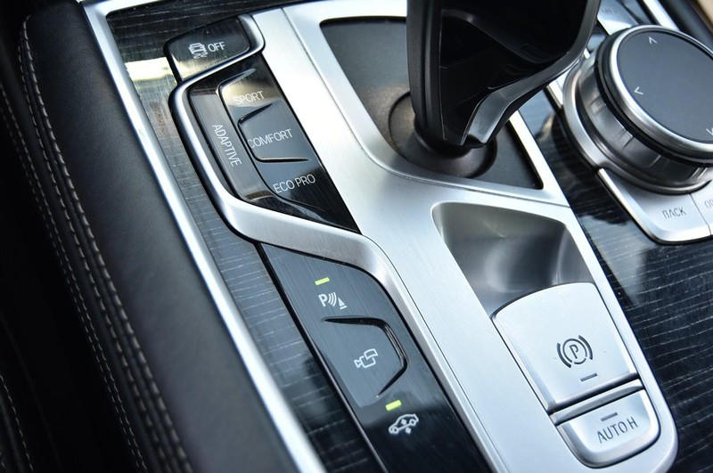 BMW 7 Series Vehicle Image 19
