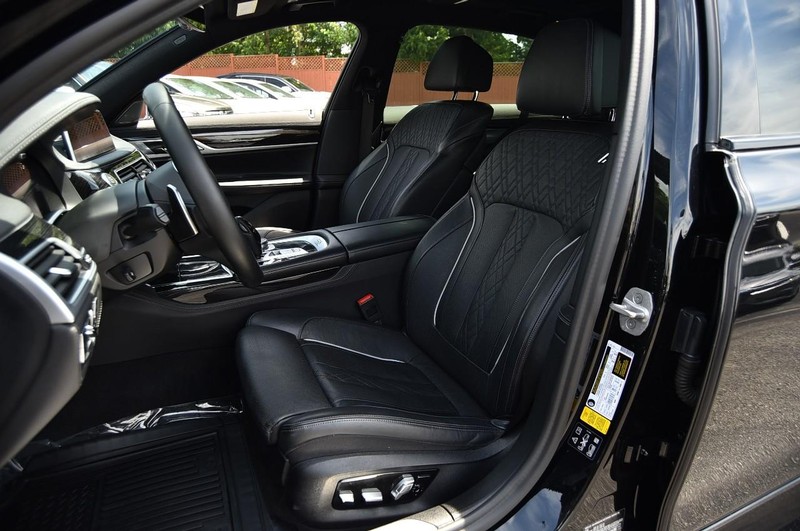 BMW 7 Series Vehicle Image 23