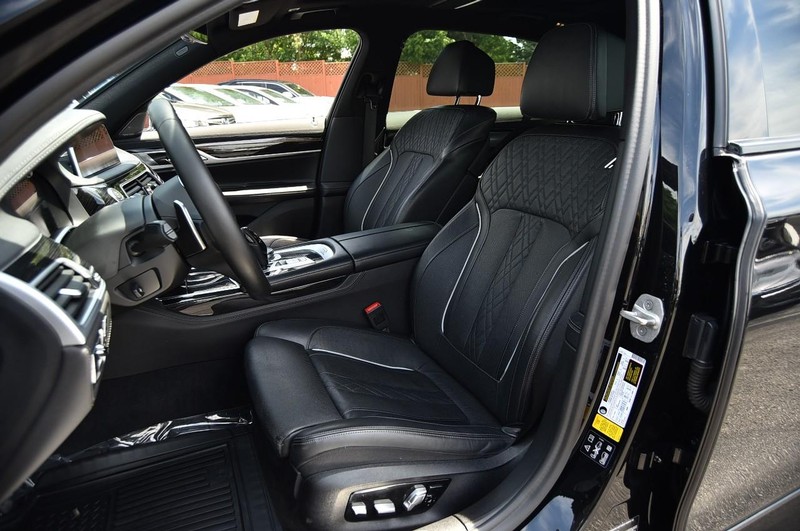 BMW 7 Series Vehicle Image 24