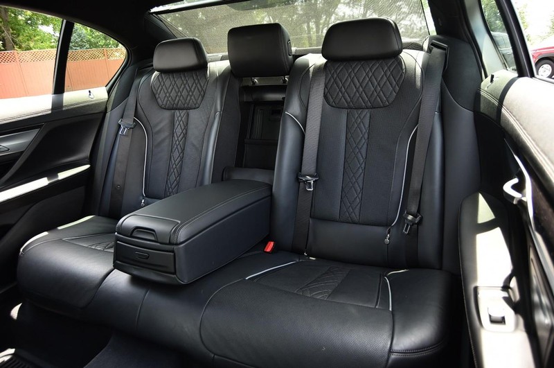 BMW 7 Series Vehicle Image 27