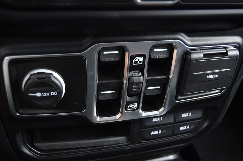 Jeep Wrangler Vehicle Image 15