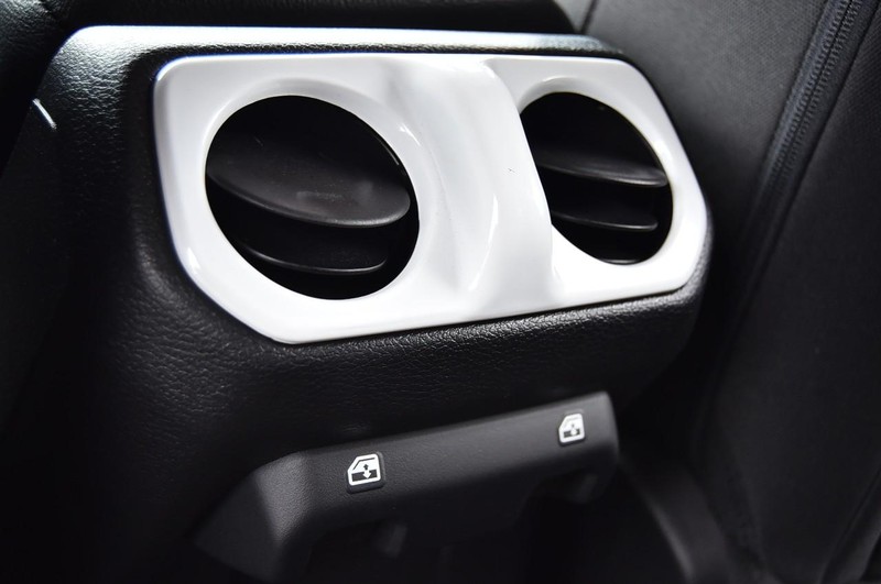 Jeep Wrangler Vehicle Image 24