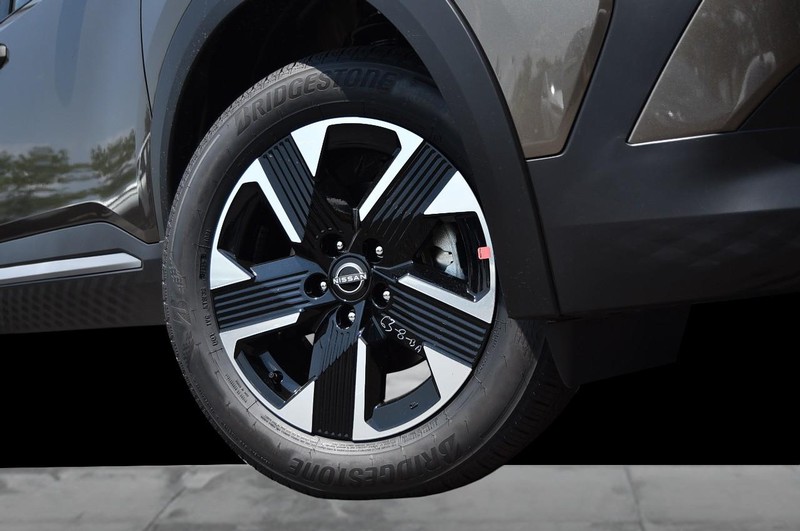 Nissan Kicks Vehicle Image 03