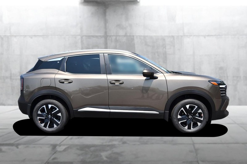Nissan Kicks Vehicle Image 05
