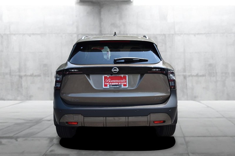 Nissan Kicks Vehicle Image 06