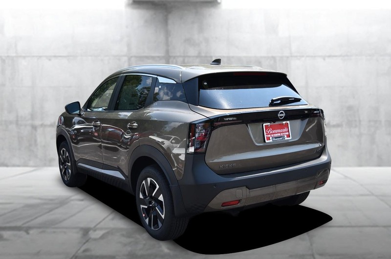 Nissan Kicks Vehicle Image 07