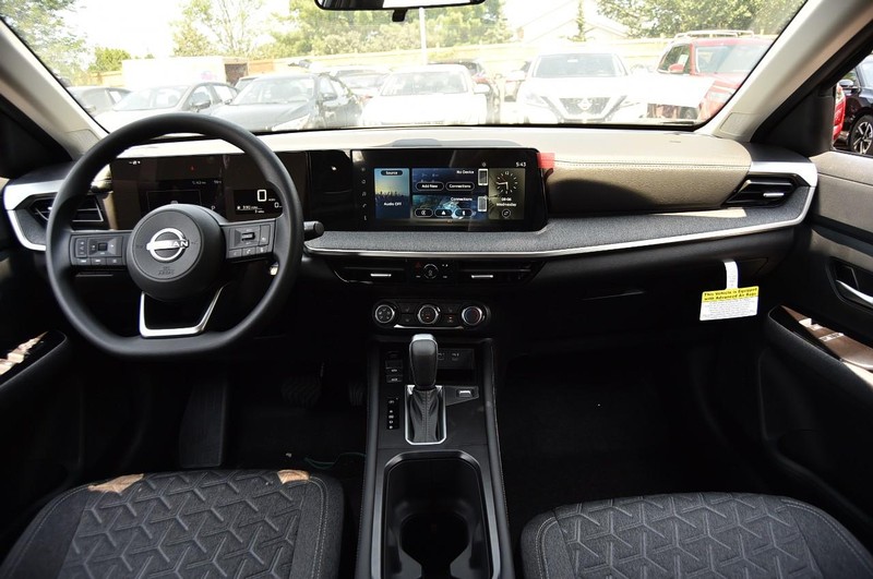 Nissan Kicks Vehicle Image 08