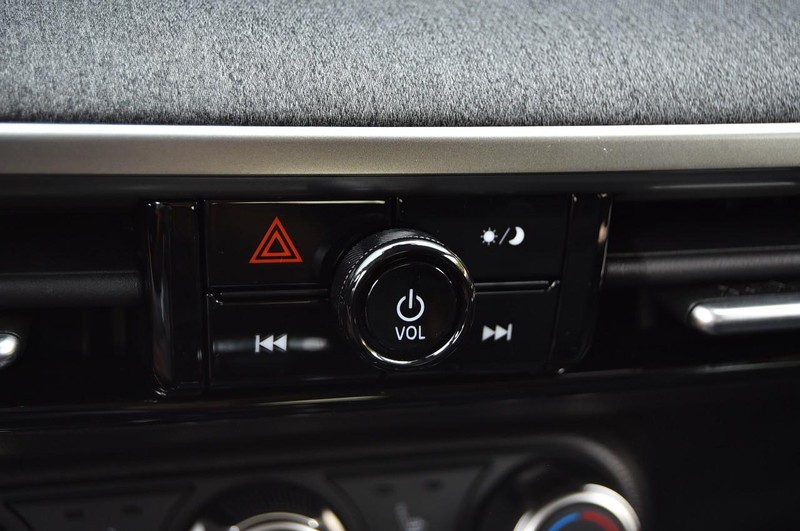 Nissan Kicks Vehicle Image 14