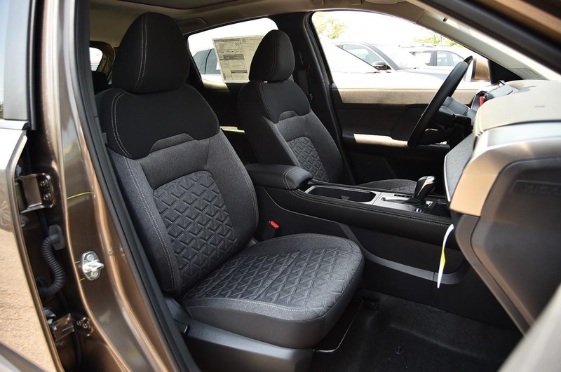 Nissan Kicks Vehicle Image 21