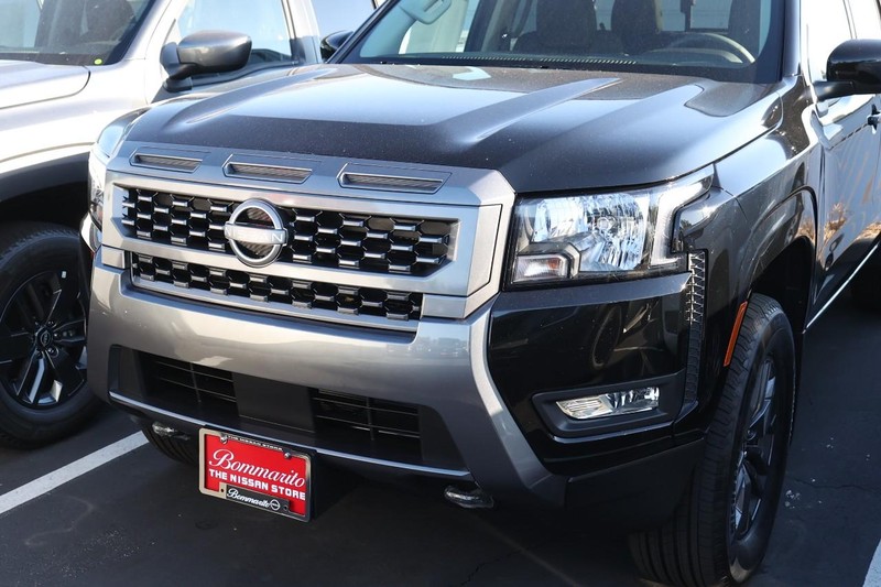 Nissan Frontier Vehicle Image 02