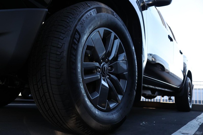 Nissan Frontier Vehicle Image 03