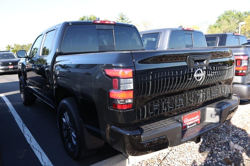 Nissan Frontier Vehicle Image 04