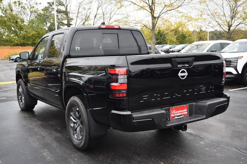 Nissan Frontier Vehicle Image 09
