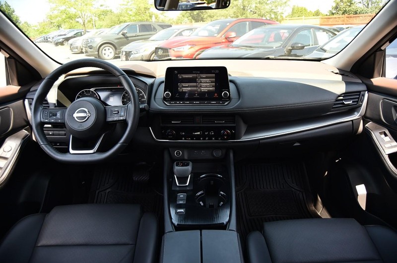 Nissan Rogue Vehicle Image 08