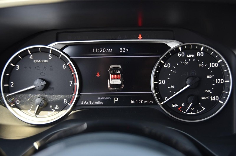 Nissan Rogue Vehicle Image 12