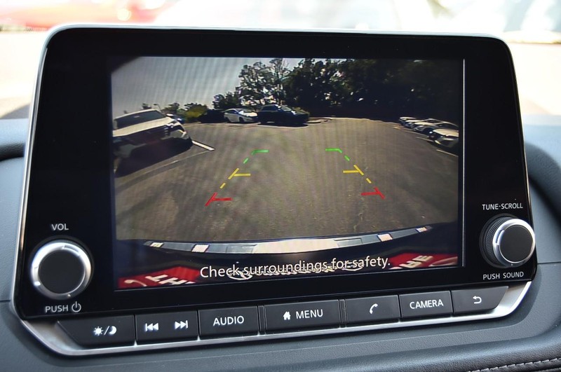 Nissan Rogue Vehicle Image 13