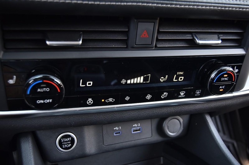Nissan Rogue Vehicle Image 15