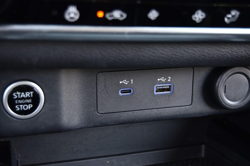 Nissan Rogue Vehicle Image 16