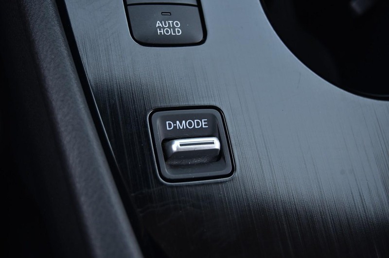 Nissan Rogue Vehicle Image 17