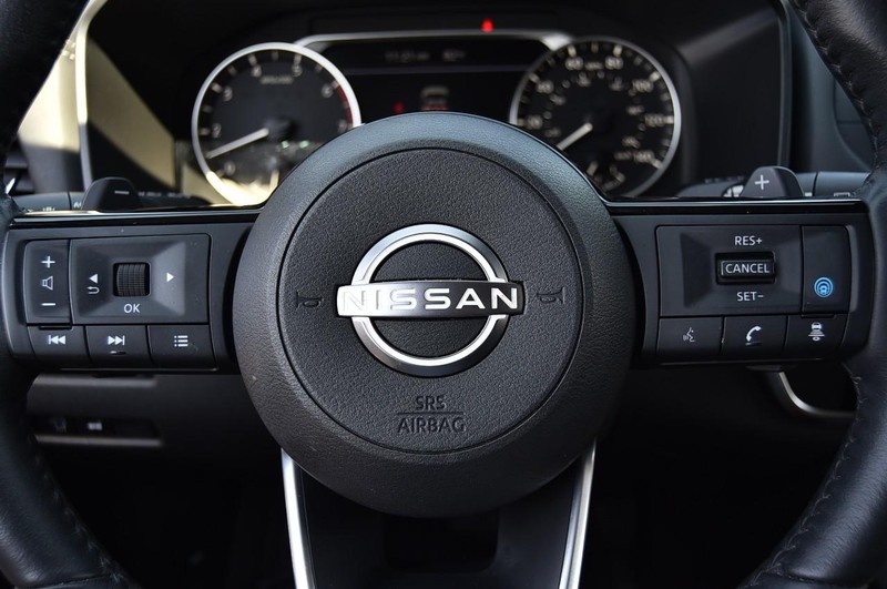 Nissan Rogue Vehicle Image 18