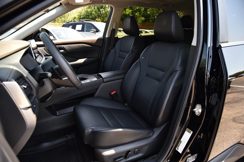 Nissan Rogue Vehicle Image 19