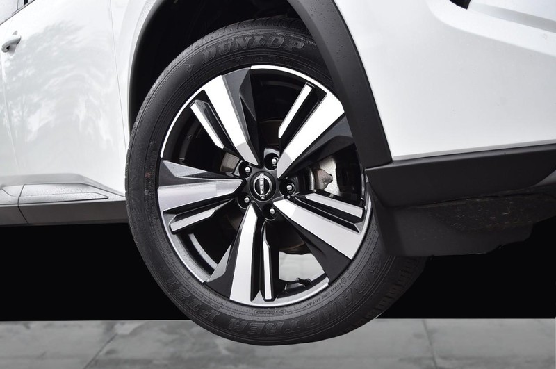 Nissan Rogue Vehicle Image 03