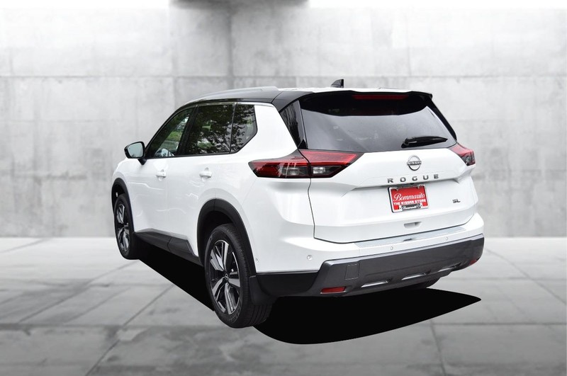 Nissan Rogue Vehicle Image 07
