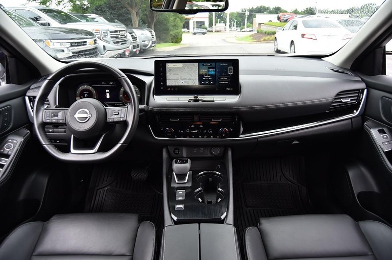 Nissan Rogue Vehicle Image 08