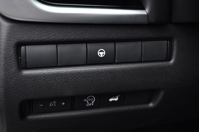 Nissan Rogue Vehicle Image 12
