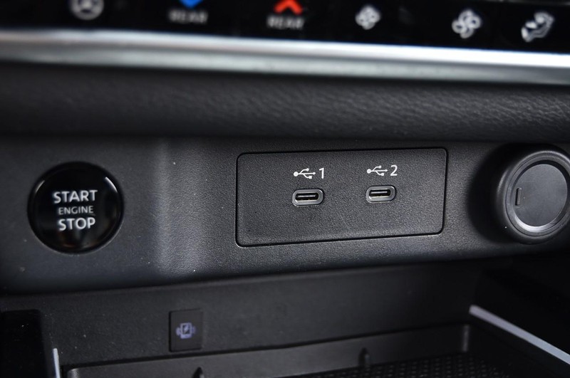 Nissan Rogue Vehicle Image 19
