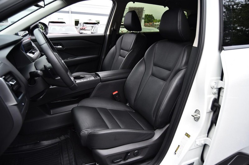 Nissan Rogue Vehicle Image 22