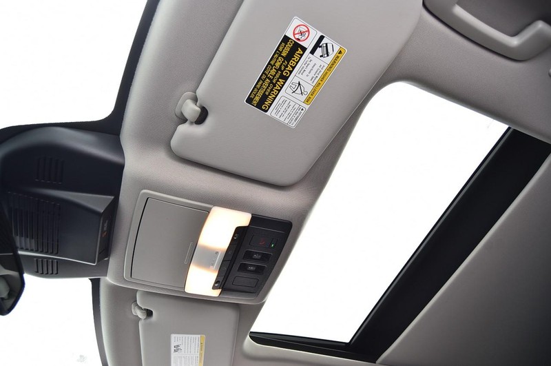 Nissan Rogue Vehicle Image 24